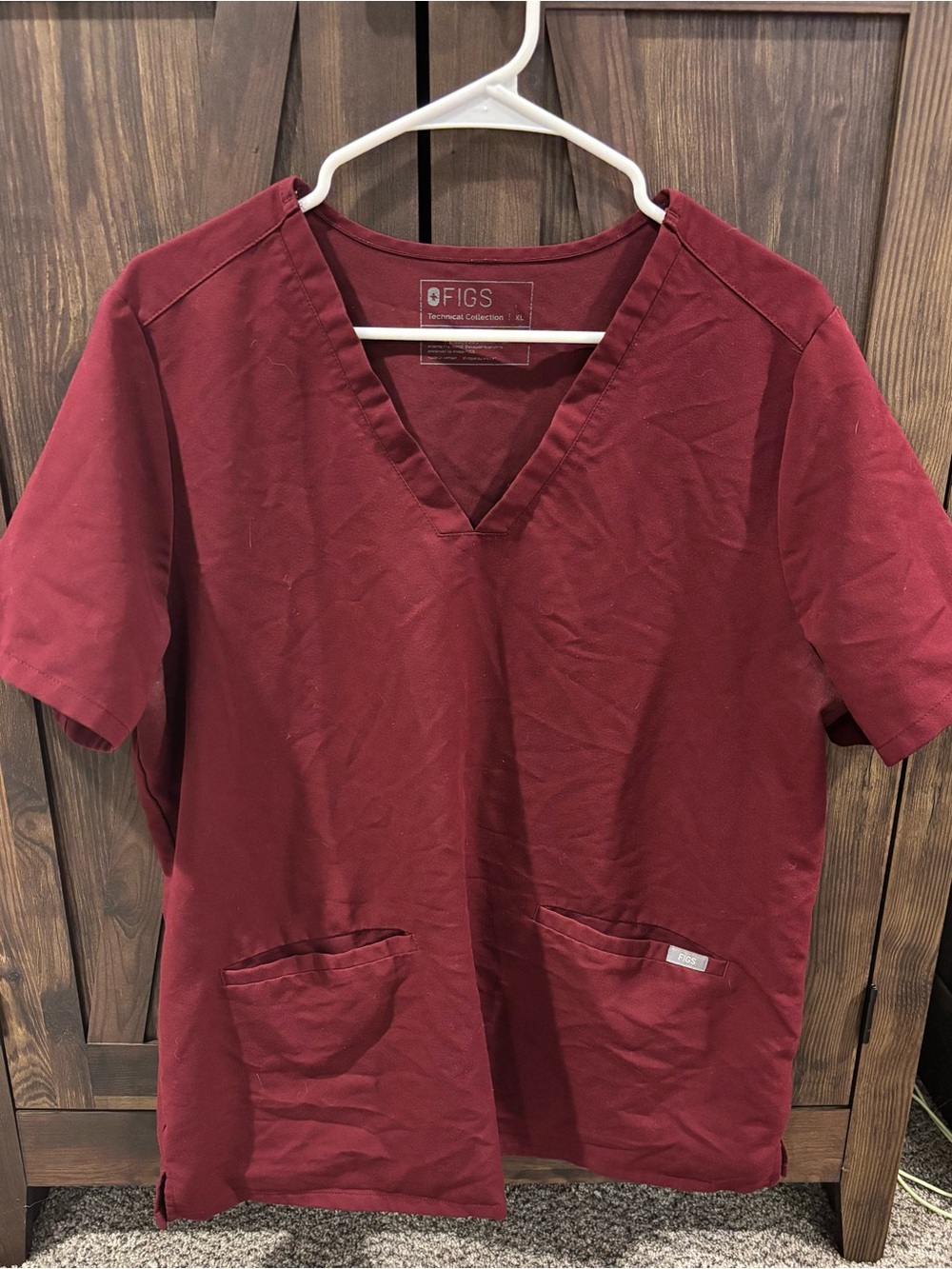 Figs women’s Short Sleeve V-Neck Scrub Top in Burgundy with matching pants